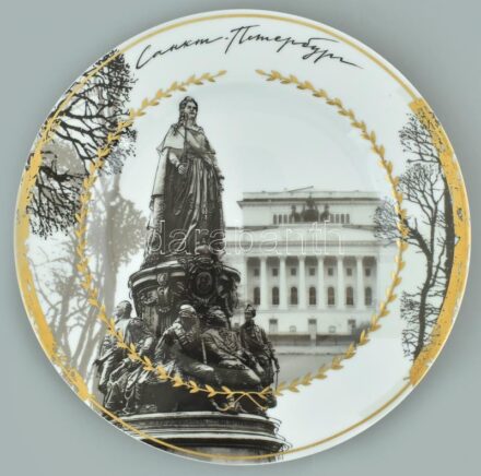 Orosz Imperial porcelán dísztányér, 1837-ban átadott Nagy Katalin cárné emlékműve, matricás, aranyozott, kopott, jelzett, d:26,5cm
