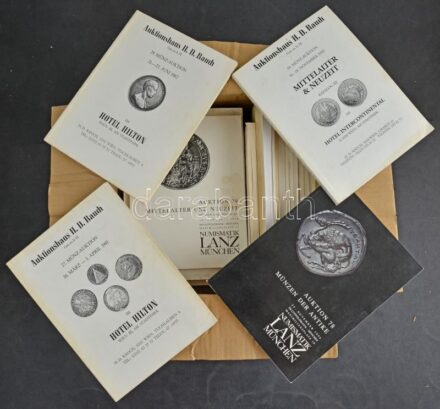 ~1970-1990. 32db vegyes osztrák és német árverési katalógus, közte főleg Lanz és Rauch katalógusok, használt állapotban ~1970-1980. 32pc of mixed Austrian and German auction catalogues, with mainly Lanz and Rauch, in used condition