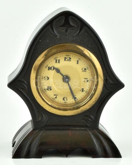 Kábelgyár Rt. Bp. retró bakelit asztali óra, mechanikus szerkezettel, nem működik, kisebb kopásnyomokkal, 13x9,5x7 cm