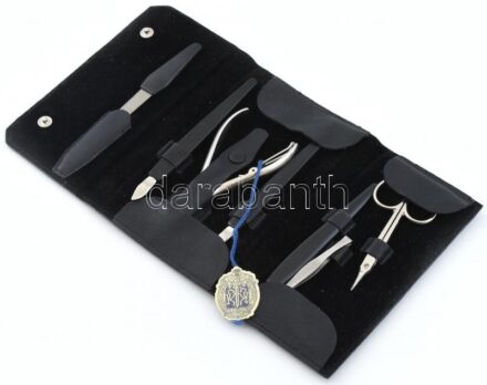 7 db-os manikűr készlet, fekete műbőr tokban, 15x9 cm