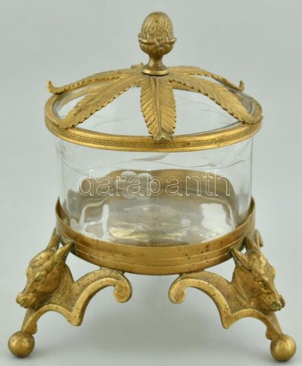 Dekoratív réz kínáló üveg betéttel, kisebb kopásnyomokkal, az üveg peremén csorbával, d: 9,5 cm, m: 15,5 cm
