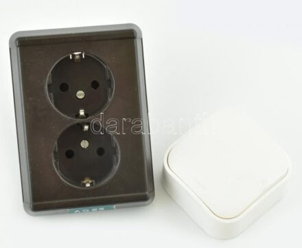 Legrand villanykapcsoló és régi 220V konnektor, 2 db