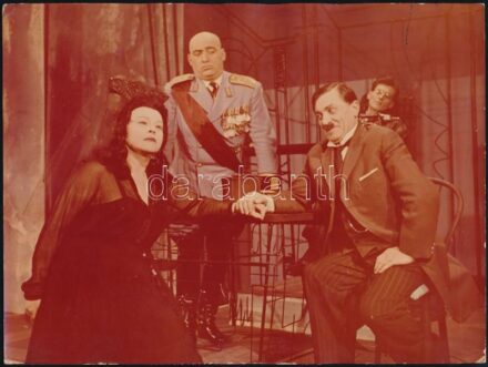 cca 1960-1970 Dajka Margit (1907-1986), Inke László (1925-1992), Keres Emil (1925-2016) és mások egy színdarabban, 2 db fotó, 24x18 cm