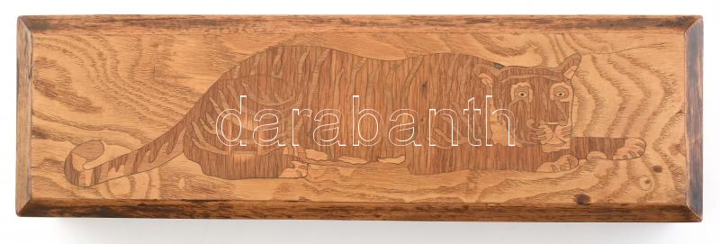 Régi intarziás fa doboz, fedelén tigris díszítéssel. Alján felirat: 'Biró Bertalan kanonok úrnak emlékül, hálás Pechmann Gyula. Szeged, 1929. november 24.' Korának megfelelő állapotban, 37x11x7 cm - Image 2