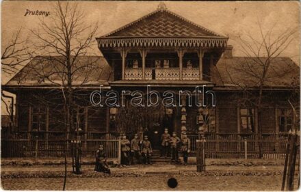 Pruzhany, Pruzany; WWI German soldiers in front of a villa (EK)