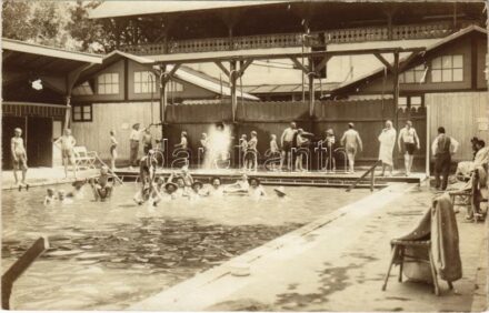 Buziásfürdő, Baile Buzias; fürdőzők / spa, swimming pool, bathers. photo