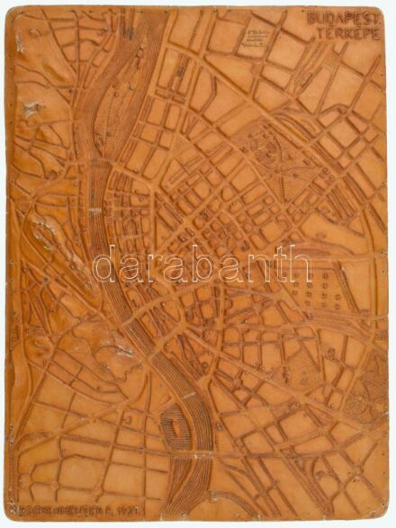 Kirschenheuter Ferenc (?-?), működött a XX. sz. első felében: Budapest térképe, 1927. Vakok számára készült dombornyomott papírmasé térkép, lakkozott, jelzett, Kirschenheuter Ferenc autográf ajándékozási soraival a térkép
