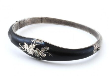 Gyászkarperec, zománc és gyöngy díszítéssel, kopott, sérült, d:6cm