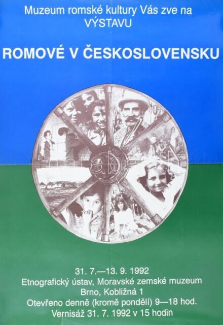 1992 Brno, Muzeum romské kultury Vás zve na vystavu Romové v Ceskoslovensku / Roma kultúra múzeuma, Romák Csehszlovákiában, kiállítási plakát, hajtva, kisebb szakadással, 59,5x42 cm