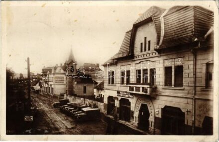 1931 Gyergyószentmiklós, Gheorgheni; Mária királyné tér, gyógyszertár, autók, Brassói Általános Takarékpénztár / Farmacia / pharmacy , automobiles, savings bank