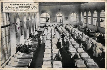 Wien, Vienna, Bécs; Kranken-Haltstation mit Nachtruhe am Ostbahnhofe in Wien des Patriotischen Hilfsvereines vom Roten Kreuze für Niederösterreich / WWI Austro-Hungarian K.u.K. military hospital in Vienna, injured soldiers, nurses and doctors.