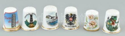 6 db jelzett porcelán gyűszű, kopott.