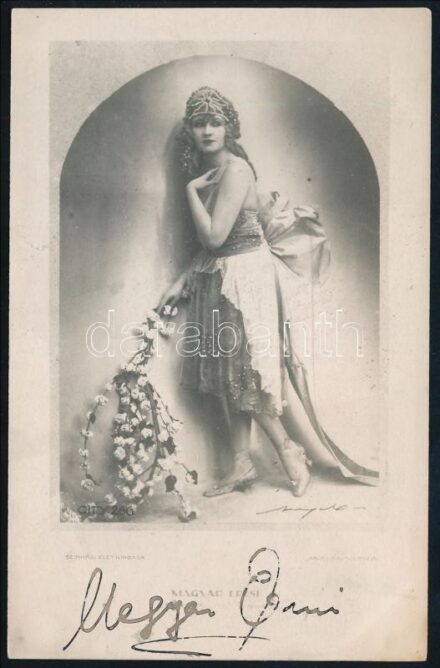 cca 1920 Magyar Erzsi (1893-1979) színésznő fotólapja, a Színházi Élet kiadása saját kezű aláírásával