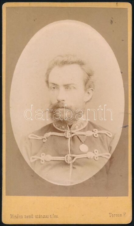 cca 1875 Pajor Kálmán őrnagy, keményhátú fotó Veress Ferenc (1832-1916) kolozsvári műterméből, porcelánkép utánzatú, 10,5×6 cm