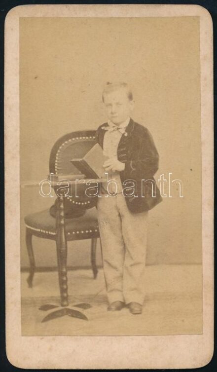 cca 1868 Deszáth Gyula (1859 k-1875), keményhátú fotó Beszédes Sándor műterméből, 10,5×6,5 cm