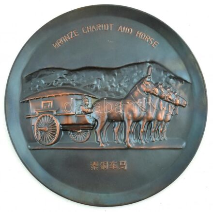 Kínai Qin dinasztiai szekeret ábrázoló bronz dombormű eredeti dobozában d: 24 cm
