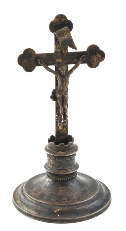 Ezüst talpú feszület, fém korpusszal. Jelzett 17 cm