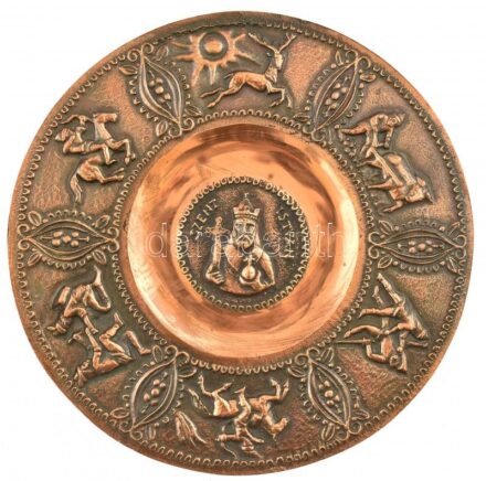 Szent István bronz fali dísztányér ősmagyar motívumokkal. d: 22 cm