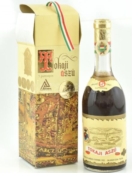 1981 Tokaji Aszú muzeális fehérbor bontalan palack, díszdobozban