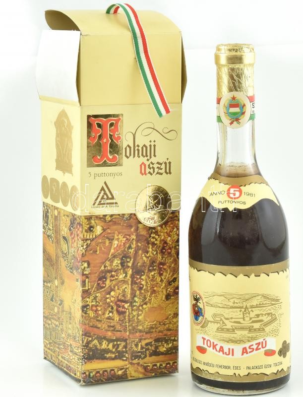 1981 Tokaji Aszú muzeális fehérbor bontalan palack, díszdobozban