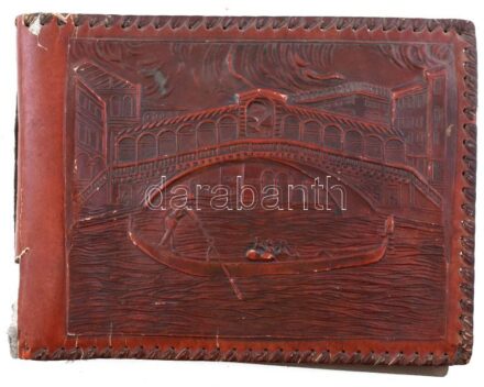 1940 Olaszországi utazás fényképei, különböző helyszínekről (Nápoly, Pompeji, Palermo, Taormina, Capri, Siena, Roma, Velence, stb.), kb. 90 db vintage fotó, műbörkötésű albumba ragasztva, album gerince sérült és hiányos