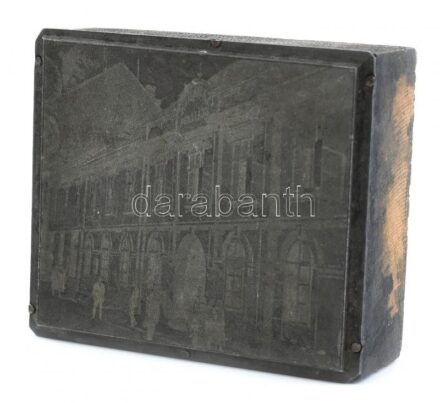 Fém nyomódúc, ismeretlen szállodai épülettel, 5x6 cm