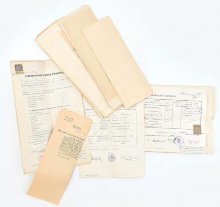 1939 vitéz Szentlőrinczi Géza Ottó t.o. hdgy. okmány hagyatéka, az 1939-es zsidótörvény által előírt igazolási kötelezettség teljesítéséhez, benne vitézi igazolások is.