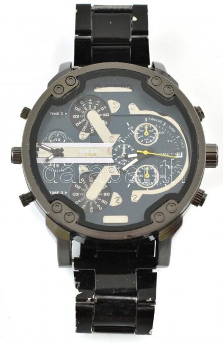 Diesel férfi karóra, quartz, fémszíjjal, kopott, elemcsere szükséges, működik. d: 52mm