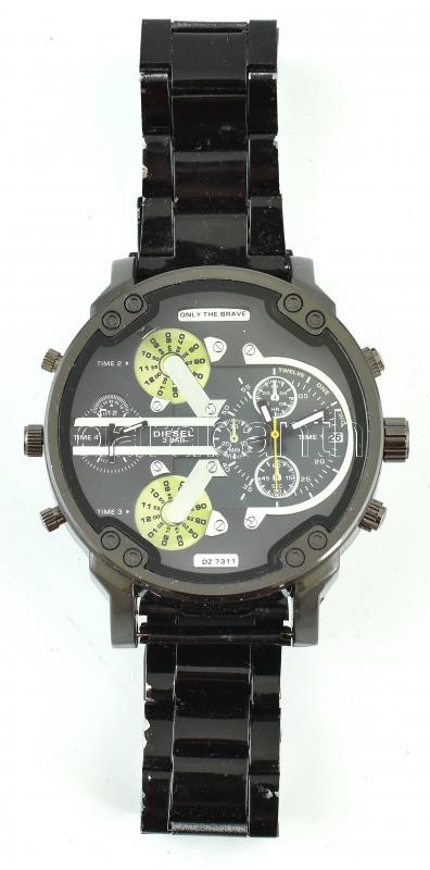 Diesel férfi karóra, quartz, fémszíjjal, kopott, elemcsere szükséges, működik. d: 52mm