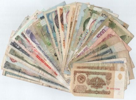 30db-os vegyes külföldi bankjegytétel T:vegyes 30pcs mixed banknote lot C:mixed
