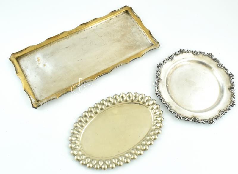 3db fém tálca, részben jelzett, kopott, 27x18-42x20cm