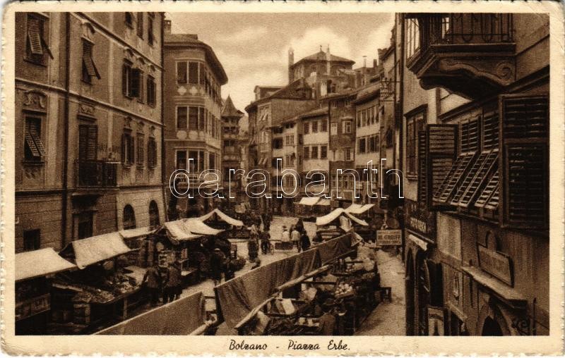 Bolzano, Bozen (Südtirol); Piazza Erbe / fruit market (EK)