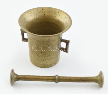 Réz mozsár, törővel, kopásokkal, m: 14 cm, h: 26 cm
