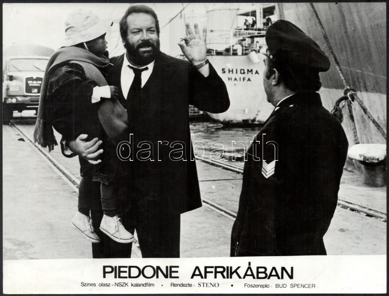 Bud Spencer (1929-2016) olasz filmszínész öt film egy-egy jelenetében, 5 db produkciós filmfotó, az egyik kép alsó szélén - a szövegmezőben - kis szakadás, 18x24 cm - Image 3
