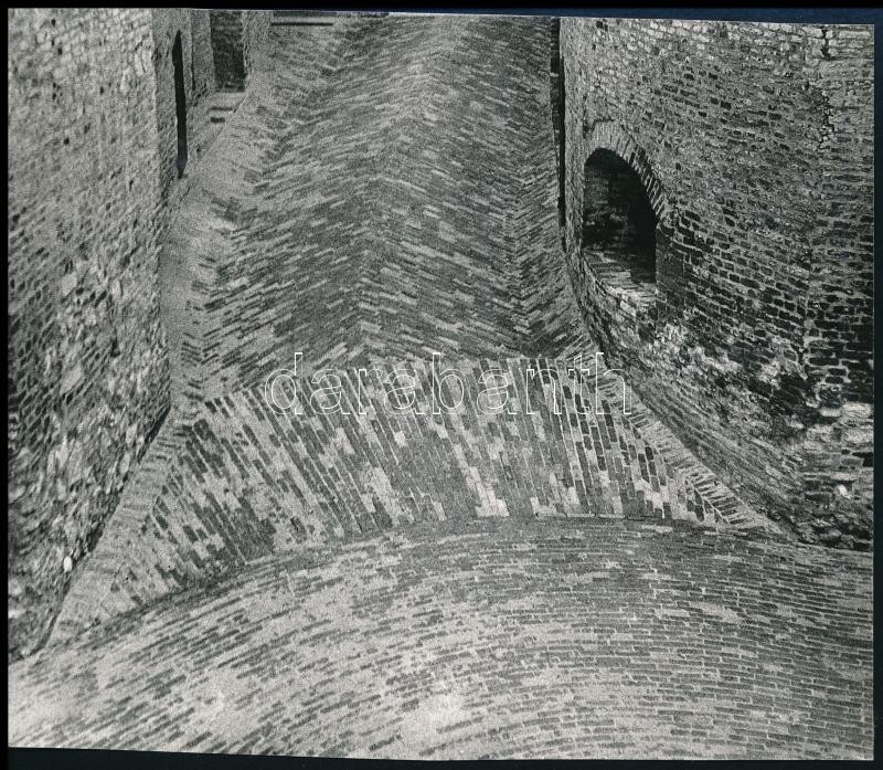 1966 Kocsis Iván: Siklósi vár, feliratozott vintage fotóművészeti alkotás, 15x18,2 cm