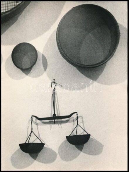 1975 Romsics László: Mérleg, feliratozott vintage fotóművészeti alkotás, 24x18 cm