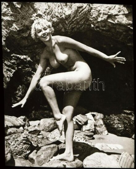 cca 1940 előtt készült aktfelvételek, Fekete György (1904-1990) budapesti fényképész gyűjteményéből 3 db NEGATÍV, 4,6x3,7 cm