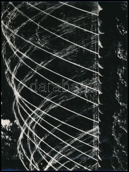 1966 Rezsek György nagykanizsai fotóművész hagyatékából, pecséttel jelzett vintage fotóművészeti alkotás (Szökőkút), 18x24 cm