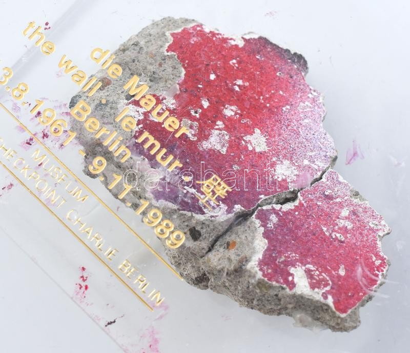 1989 Berlini fal egy darabja, tanúsítvánnyal. - Image 3