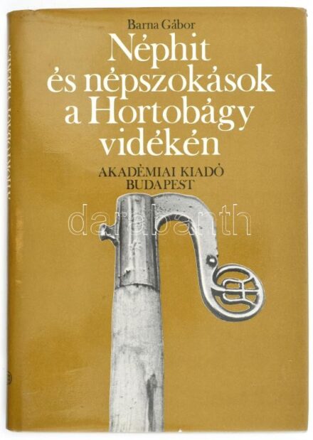 Barna Gábor: Néphit és népszokások a Hortobágy vidékén. Bp., 1979, Akadémiai Kiadó. Fekete-fehér fotókkal illusztrálva. Kiadói egészvászon-kötés, kiadói papír védőborítóban, kissé foltos felső lapélekkel, jó állapotban.