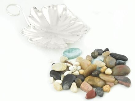 Levél formájú fém tálka ásványokkal, 18x14cm