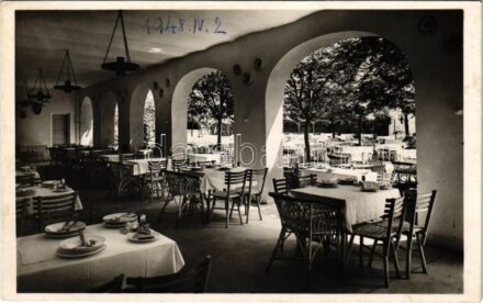 Budapest VIII. Vitéz Kecskés János sörkertje a 'Sörkatakomba', fedett terasz. Eszterházy utca 6.