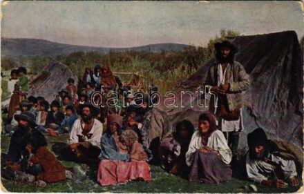 Cigány tábor. Zeidner H. kiadása, Brassó (Brasov) / Gypsy camp (kis szakadás / small tear)