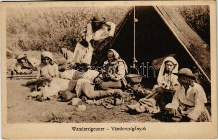 Vándorcigányok. Nr. 437. Kunstanstalt Jos. Drotleff, Hermannstadt, 1917. (Nagyszeben) / Wanderzigeuner / Gypsy camp + 'Vasutontuli Magyar Szomszédság Sibiu'