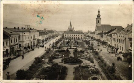 1943 Máramarossziget, Sighetu Marmatiei; Fő tér, Wiezel Manó üzlete, gyógyszertár / main square, shops, pharmacy (fl)
