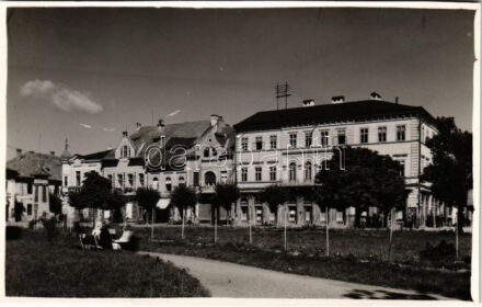 Beszterce, Bistritz, Bistrita; utca, üzletek / street view, shops