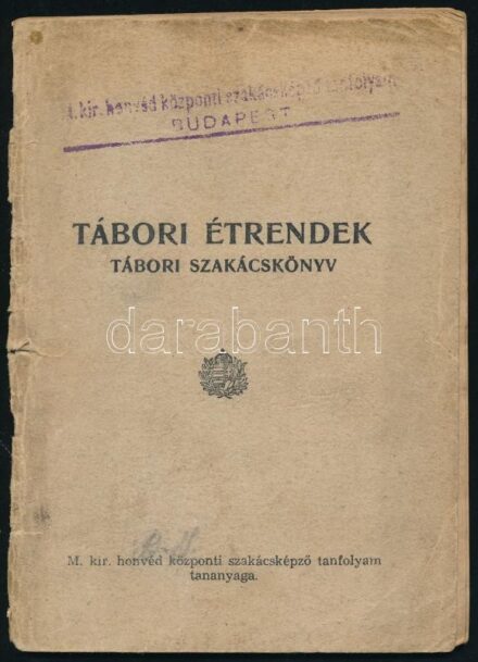 1943 Tábori étrendek, tábori szakácskönyv, a M. kir. honvéd szakácsképző tanfolyam tananyaga, a tanfolyam bélyegzőjével, hátoldali borító hiányzik, fedlap viseltes, 56p