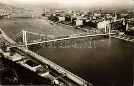 Budapest, Erzsébet híd, villamos. Képzőművészeti Alap Kiadóvállalat