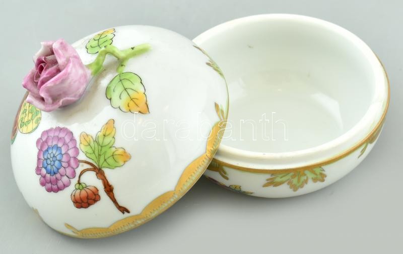 Herendi Viktória mintás porcleán bonbonniere, rózsával. Mini csorbával a rózsán, mázrepedéssel. Kézzel festett, jelzett. d: 7,5 cm - Image 2