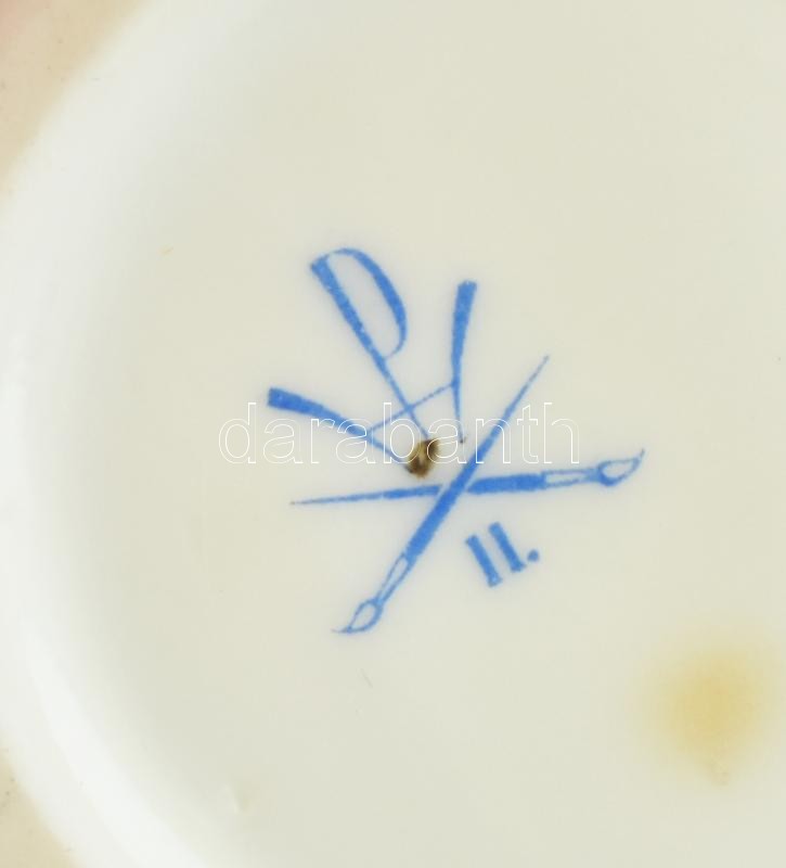 Herendi Viktória mintás porcleán bonbonniere, rózsával. Mini csorbával a rózsán, mázrepedéssel. Kézzel festett, jelzett. d: 7,5 cm - Image 3